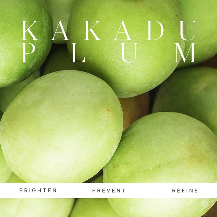 KORA Organics Kakadu Plum Vitamin C Serum 10 ml glødgivende serum med grønne kakaduplommer og tekst brighten prevent refine