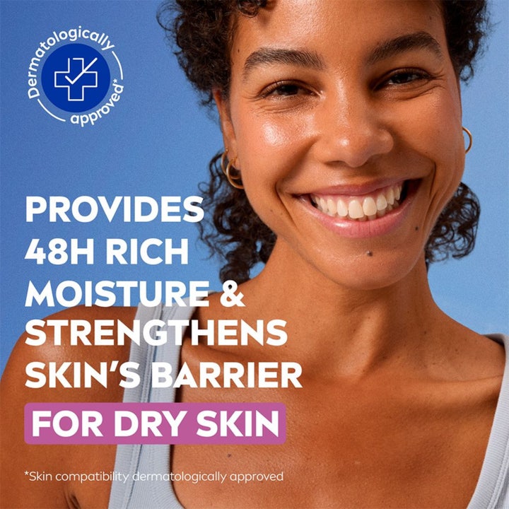 NIVEA Caring Day Cream 50 ml fuktighetskrem vist på smilende kvinne med tekst om 48 timers pleie