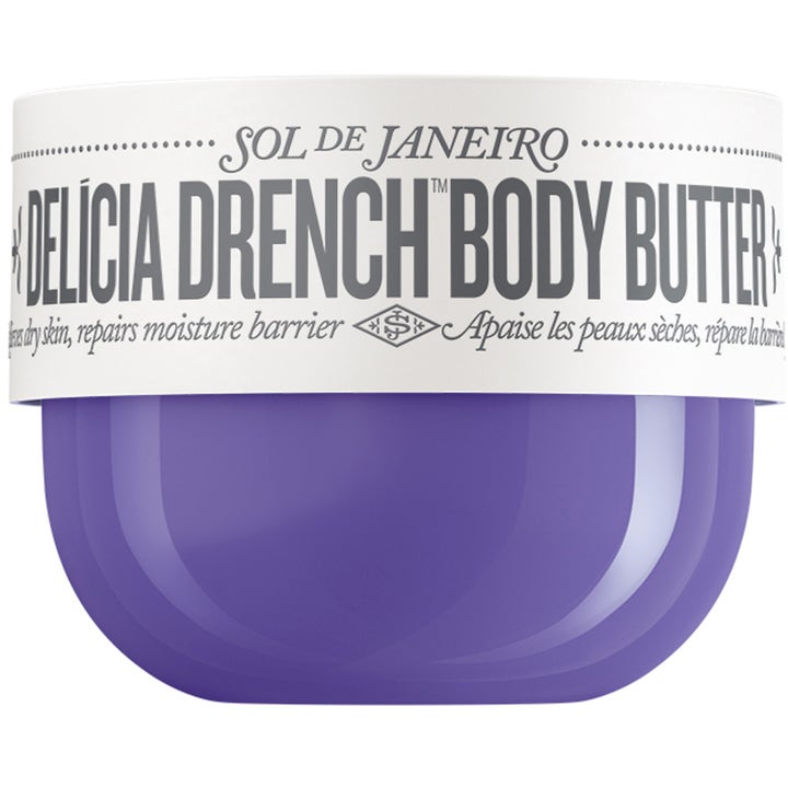 Sol de Janeiro Delícia Drench Body Butter fuktighetsgivende kroppskrem i lilla krukke med hvitt lokk