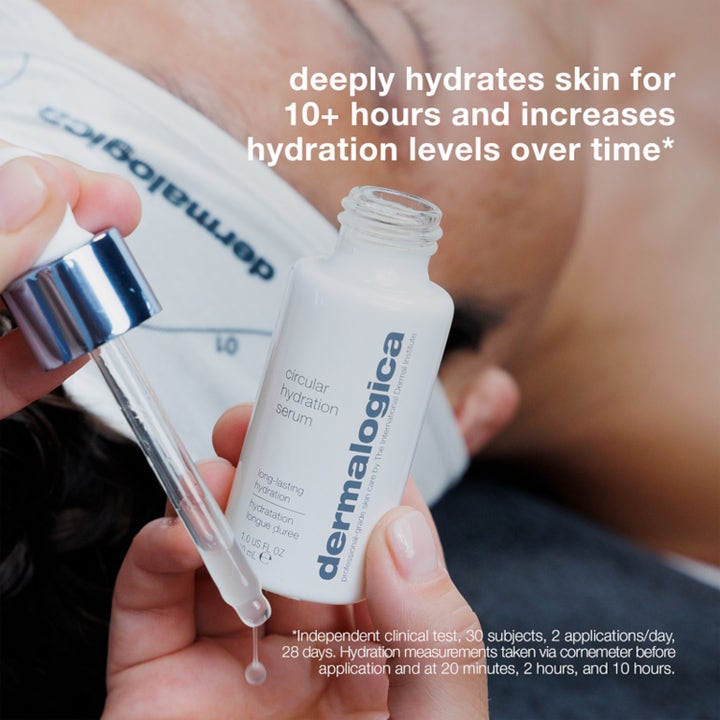 Dermalogica Circular Hydration Serum 59 ml gir dyp fukt i over 10 timer vist på hvit flaske med glasspipette.