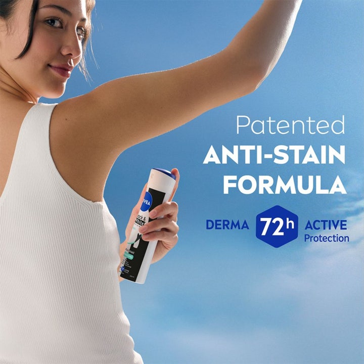 NIVEA Black & White Fresh Spray 150 ml og Roll-on som gir 48 timers beskyttelse mot lukt og flekker.