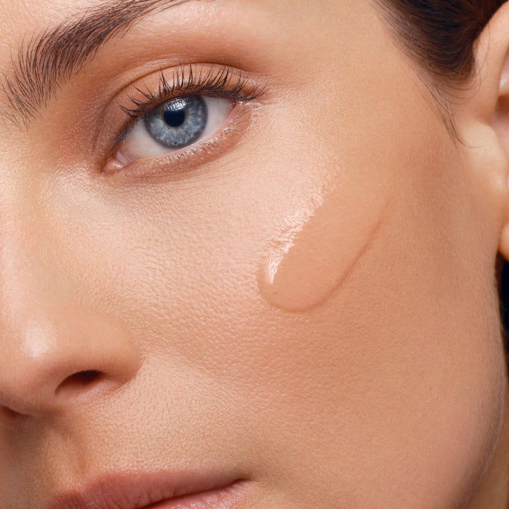 Biotherm Aquasource+ Electrolyte Dewy Gel 100H 30 ml fuktighetskrem med frisk geltekstur på huden som gir fuktighet og glød.