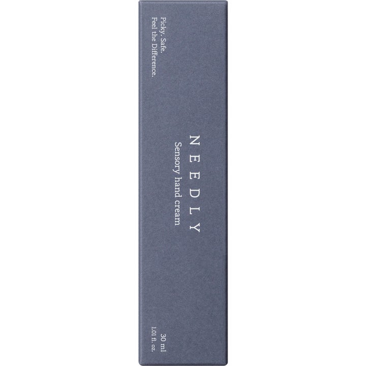 NEEDLY Sensory Hand Cream Heavenly Musk 30 ml pleiende håndkrem i en mørk blå eske med hvit tekst