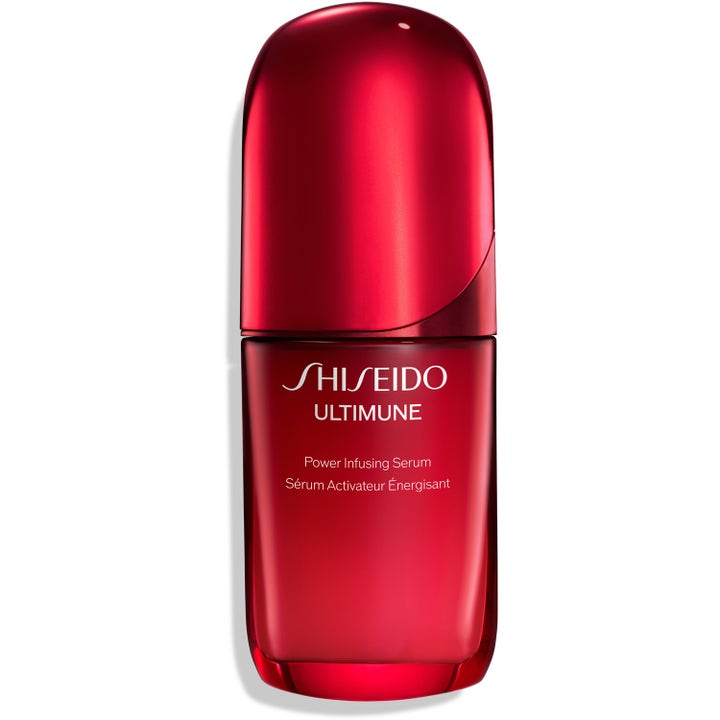Shiseido Ultimune Power Infusing Concentrate styrkende ansiktsserum i elegant rød gradert glassflaske med buet form