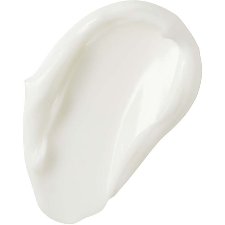 No7 Lift & Luminate Triple Action Night Cream 50 ml oppstrammende nattkrem med en rik og glatt hvit tekstur.