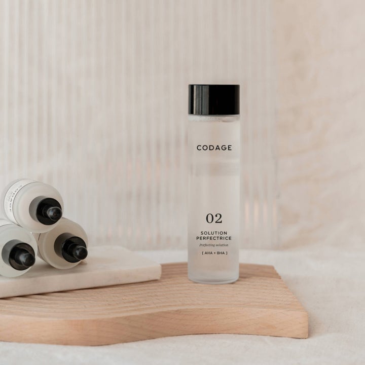Codage Paris The Perfecting Solution N°02 150 ml eksfolierende toner med AHA og BHA i frostet flaske med sort kork.