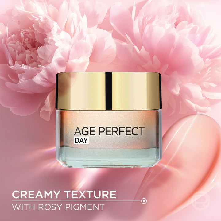 L'Oréal Paris Golden Age 50 ml styrkende dagkrem i glasskrukke med gulllokk og kremet tekstur med rosa pigmenter