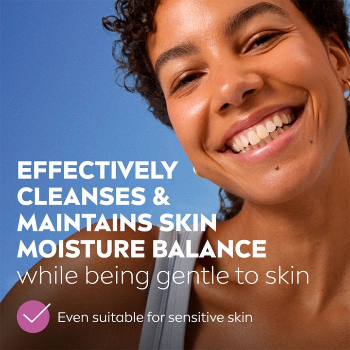 NIVEA Gentle Cleansing Wipes 25 stk fuktighetsgivende renseservietter i hvit pakke med 100 prosent plantebaserte fibre