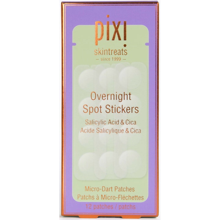 Pixi Overnight Spot Stickers 12 stk kviselapper med salisylsyre i lilla og grønn eske med kobberdetaljer.