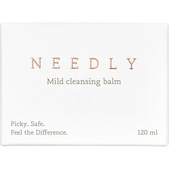 NEEDLY Mild Cleansing Balm 120 ml mild ansiktsrens i hvit ytteremballasje med tekstene Picky Safe og Feel the Difference
