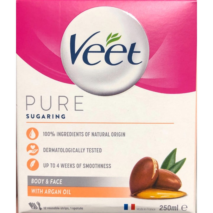 Veet Pure Sugaring 250ml hårfjerning for kropp og ansikt i rosa og hvit eske med illustrasjon av argannøtter.