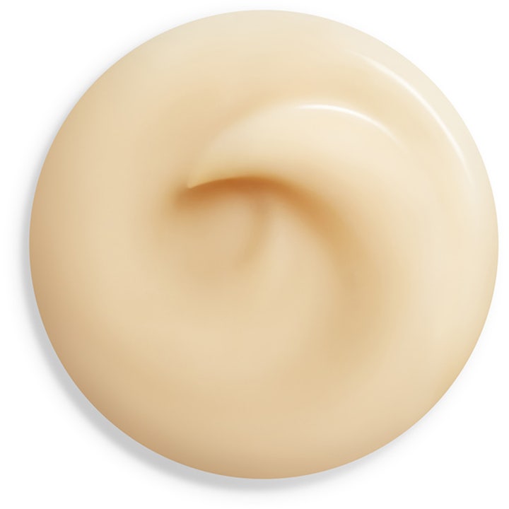 Shiseido Benefiance Overnight Wrinkle Resisting Cream 50 ml nattkrem med en rik og kremet ferskenfarget tekstur.