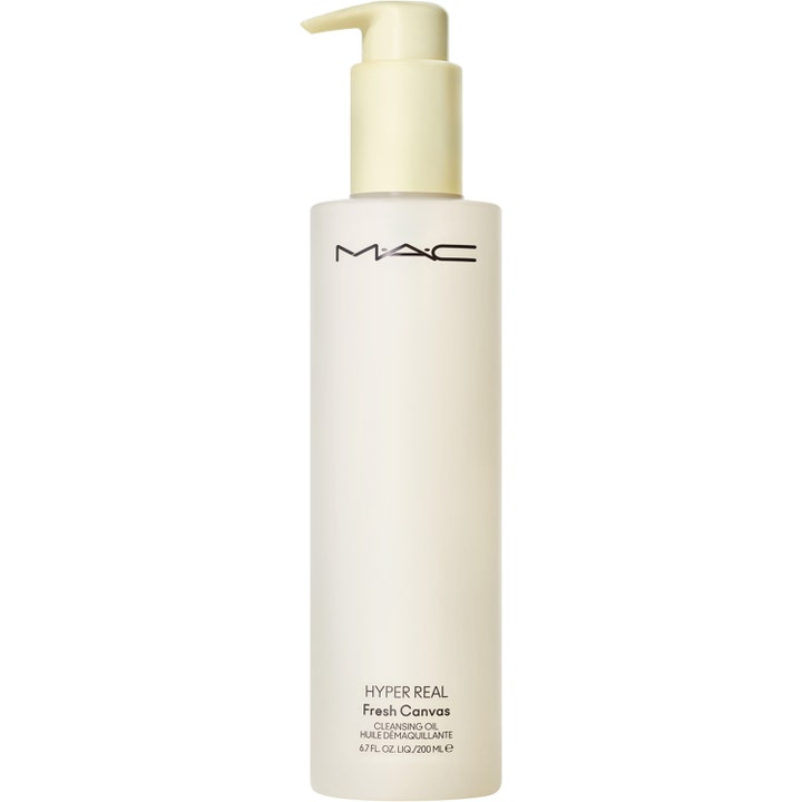 MAC Hyper Real Fresh Canvas Cleansing Oil 200 ml rensende ansiktsolje i frostet hvit flaske med lys gul pumpe.