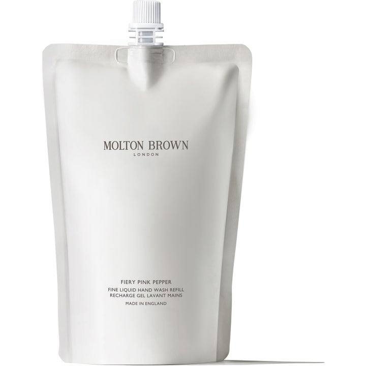 Molton Brown Fiery Pink Pepper Hand Wash Refill rengjørende håndsåpe i hvit pose med hvit skrukork