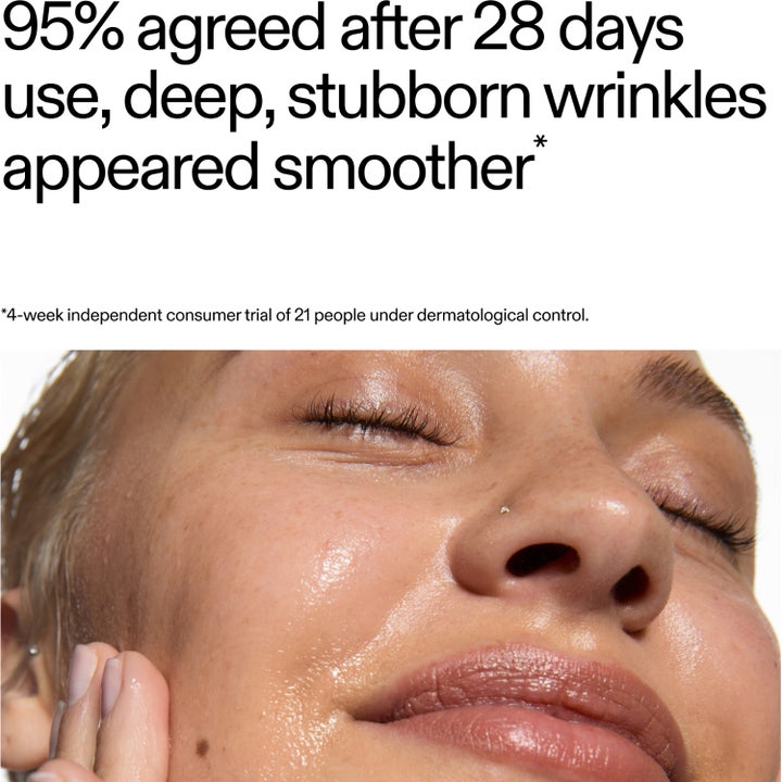 The INKEY List Retinol Serum 30 ml mot rynker viser en kvinne med glødende hud og tekst som lover jevnere hud.