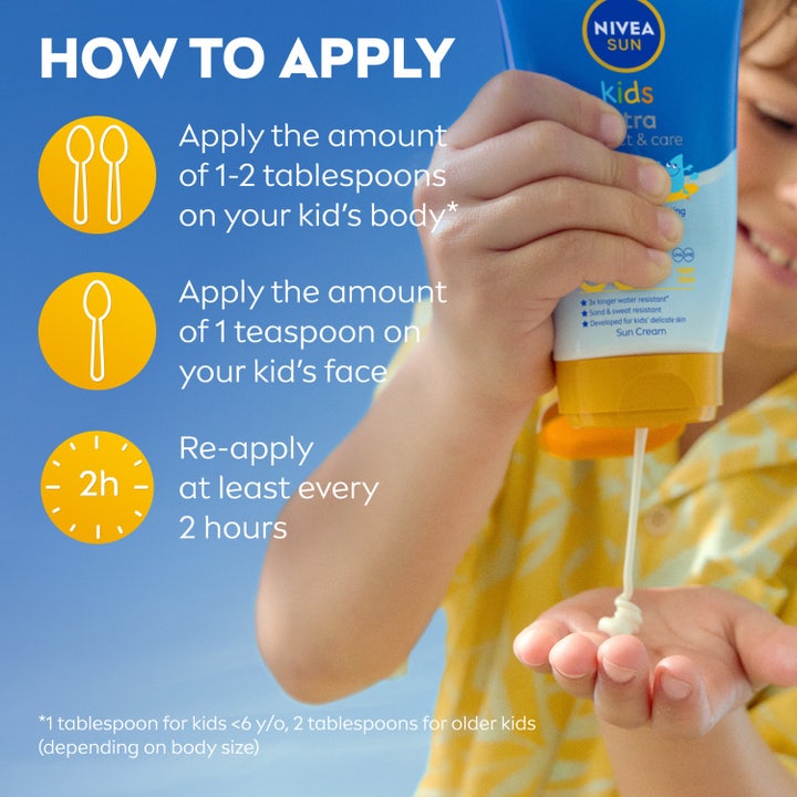 NIVEA Kids Ultra Protect & Play 150 ml solkrem med instruksjoner for påføring på barn i solfylt miljø