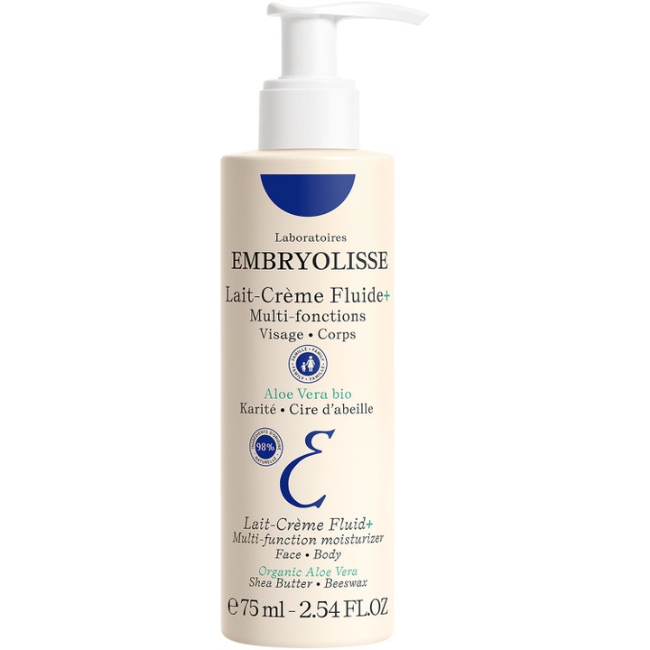 Embryolisse Lait-Crème Fluide+ 75 ml fuktighetskrem som gir næring i en beige flaske med hvit pumpe og blå logo