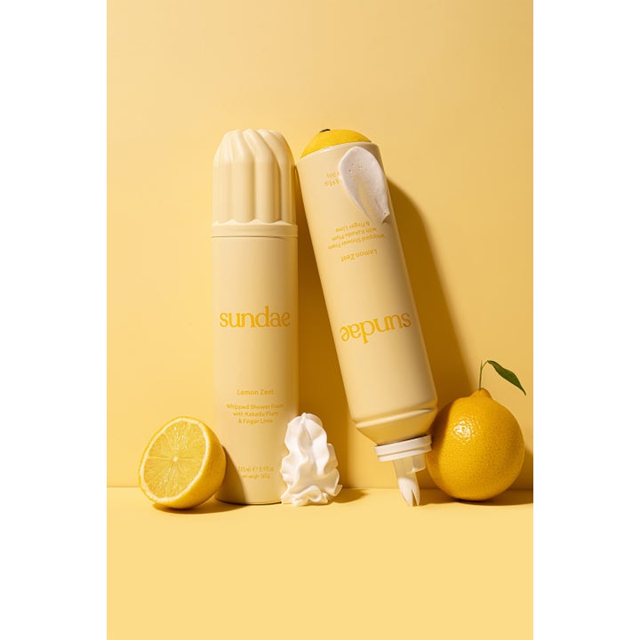 Sundae Whipped Shower Foam Lemon Zest 265 ml fuktighetsgivende dusjsåpe med kremet hvitt skum og friske sitroner