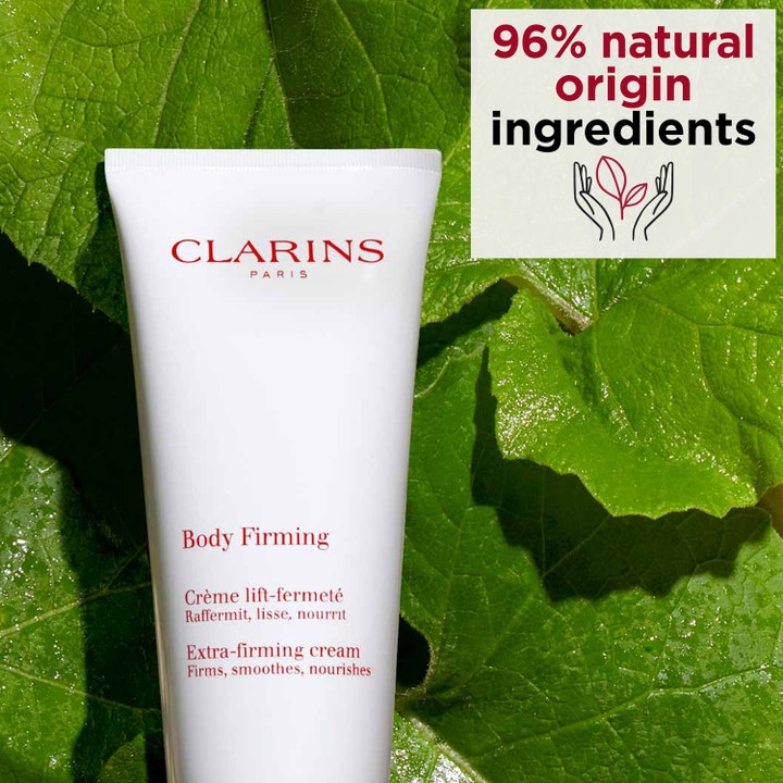 Clarins Body Firming Extra-Firming Cream 200 ml oppstrammende krem med 96% naturlige ingredienser på et grønt blad.