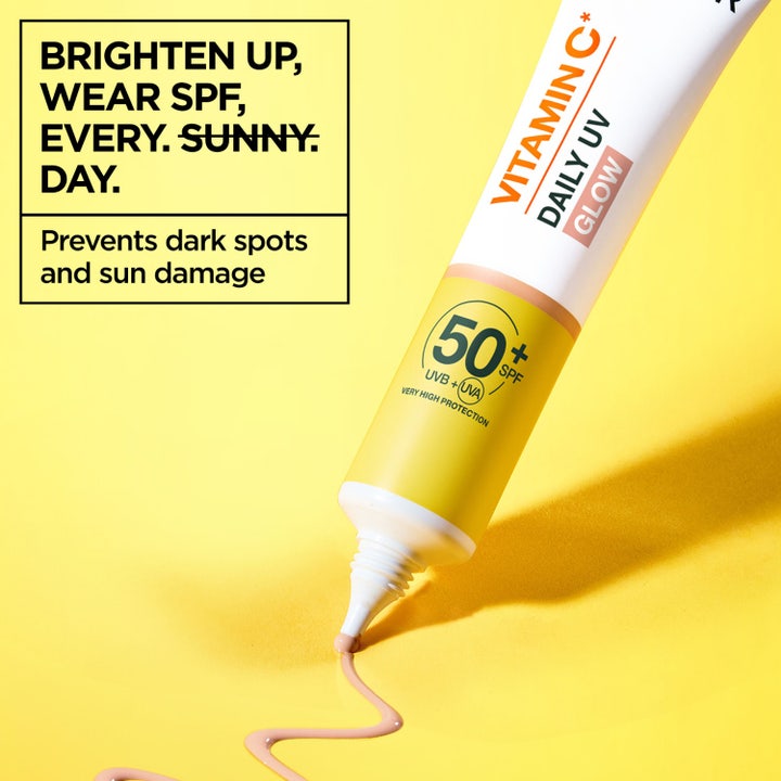 Garnier Skin Active Vitamin C Glow Boosting Daily UV Fluid 40 ml solbeskyttelse viser tofingersregelen for påføring.