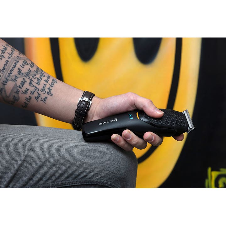 Remington X3 Power-X Series Hair Clipper HC3000 1 stk hårklipper holdes i hånden for presis styling og trimming