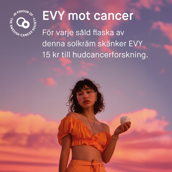 EVY Technology Melanoma Awareness Defence Face Mousse 75 ml solkrem gir 8 timers SPF vist med kvinne i sportsklær utendørs.