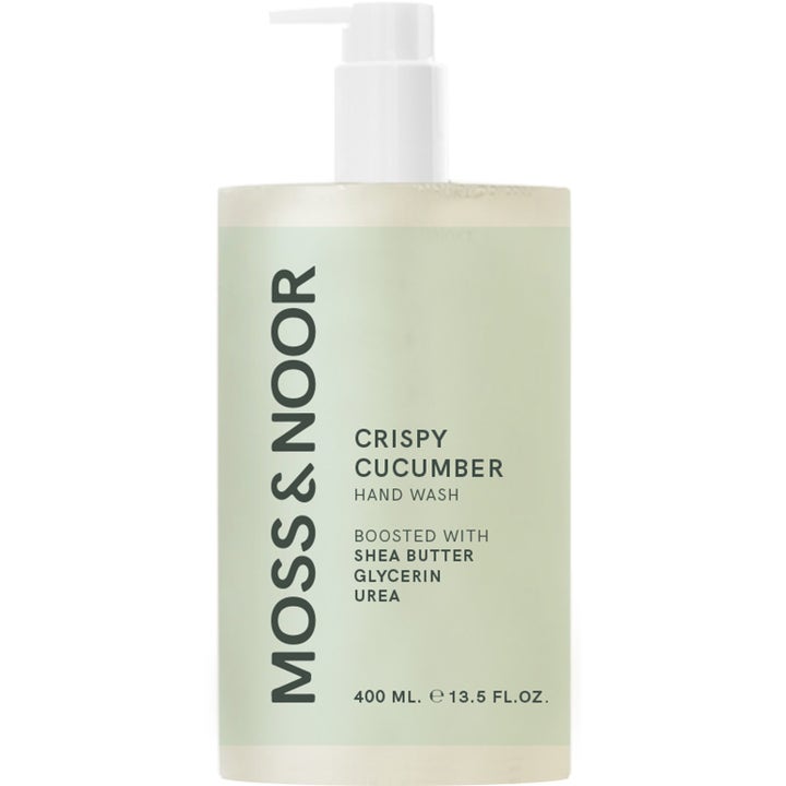 Moss & Noor Crispy Cucumber Hand Wash 400 ml fuktighetsgivende håndsåpe med sheasmør i lys grønn flaske med hvit pumpe