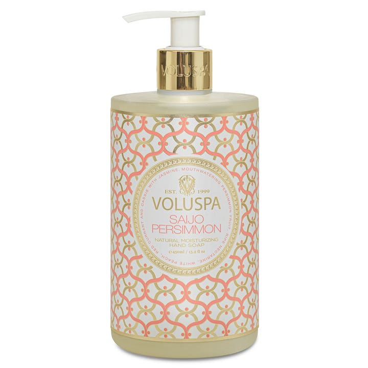 Voluspa Saijo Persimmon 450 ml fuktighetsgivende håndsåpe i mønstret flaske med hvit og gullfarget pumpe