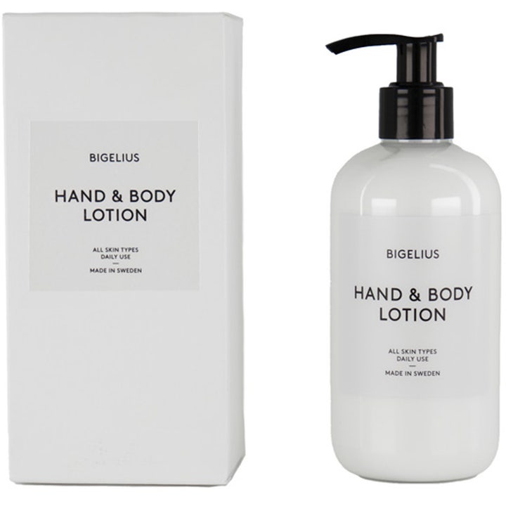 Bigelius Hand & Body Lotion fuktighetsgivende krem i hvit pumpeflaske med sort pumpe og tilhørende hvit eske.