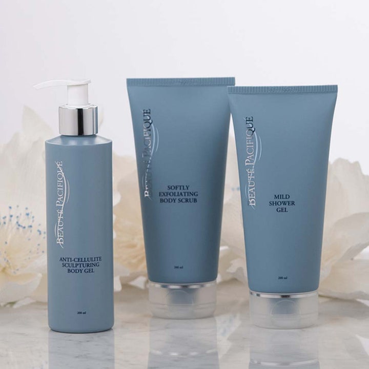 Beauté Pacifique Anti-Cellulite Sculpturing Body Gel 200 ml oppstrammende kroppspleie i blå flaske med hvit pumpe.