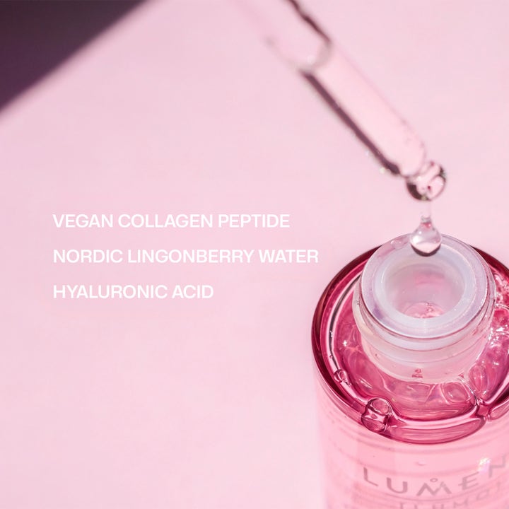 Lumene Vegan Collagen Essence 30 ml serum gir fuktighet med vegansk kollagen i rosa glassflaske med pipette