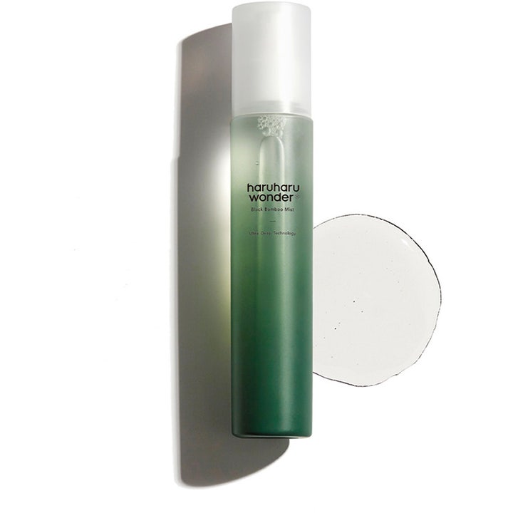 haruharu wonder Black Bamboo Mist 150 ml fuktighetsgivende ansiktsspray i grønn flaske med klar væske
