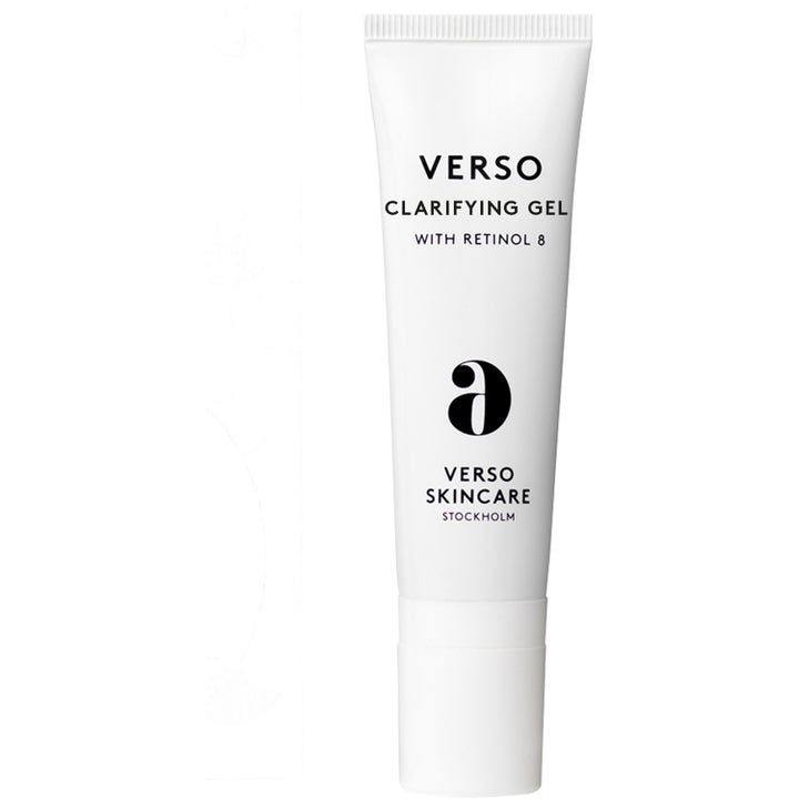 Verso Clarifying Gel 30ml ansiktsgel med retinol 8 gir klarere hud i en hvit tube med minimalistisk design.