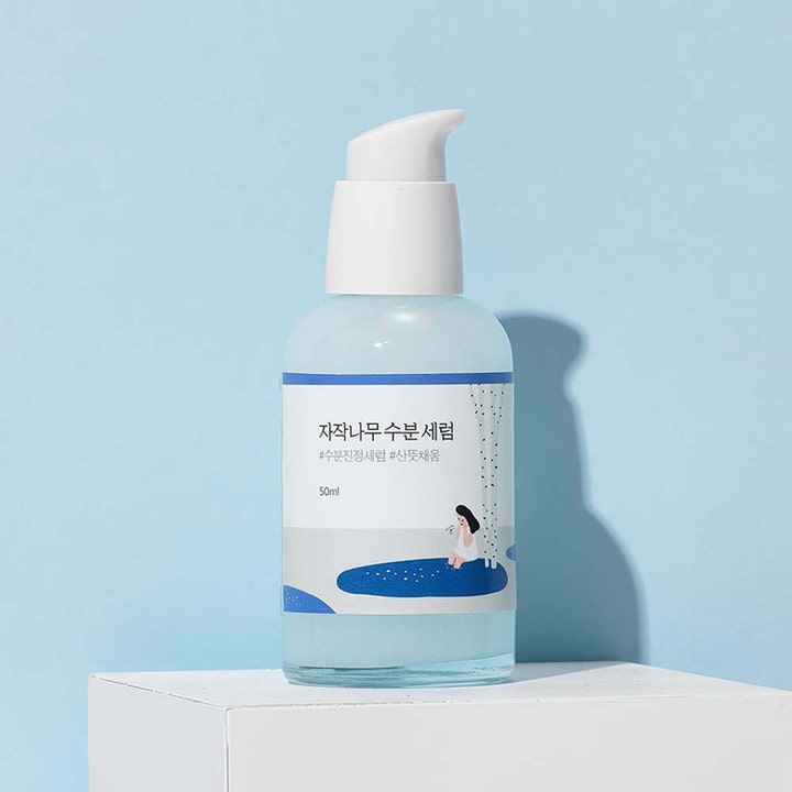 Round Lab Birch Juice Moisturizing Serum 50 ml i glassflaske med pumpe som gir fuktighet