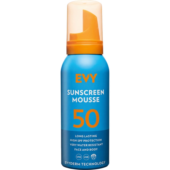 EVY Technology Sunscreen Mousse SPF 50 150 ml vannresistent solmousse i blå sprayflaske med oransje kork.