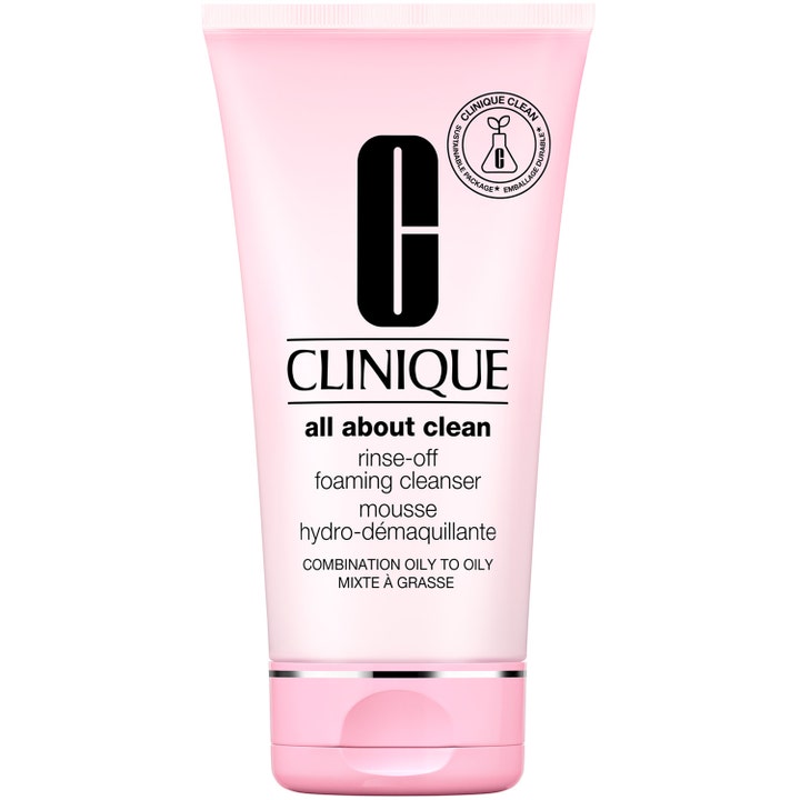 Clinique All About Clean Rinse-Off Foaming Cleanser renseskum for fet hud i en lys rosa tube med rosa flippkork.
