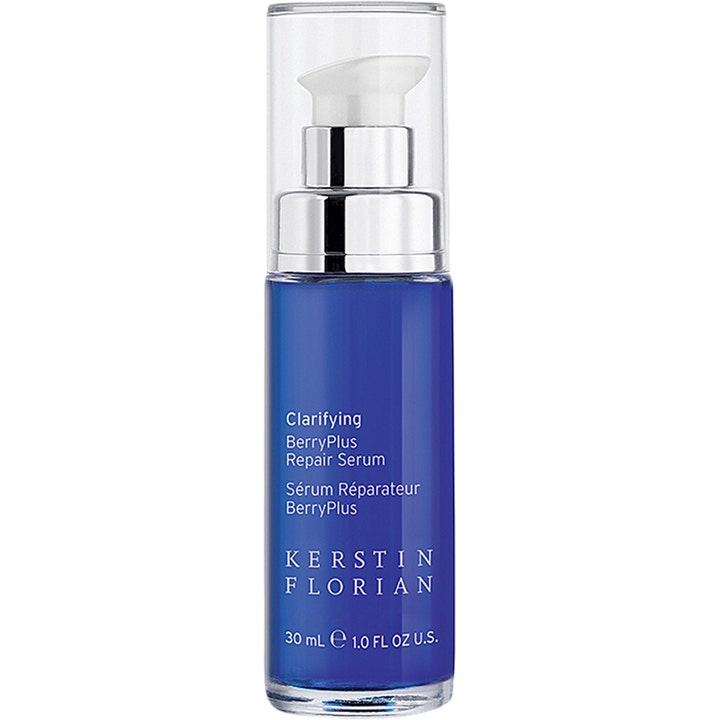 Kerstin Florian Clarifying BerryPlus Repair Serum 30 ml reparerende serum i dyp blå flaske med sølvpumpe og klart lokk