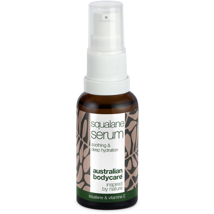 Australian Bodycare Squalane Serum 30ml beroligende ansiktsserum i brun glassflaske med hvit pumpe og mønstret etikett