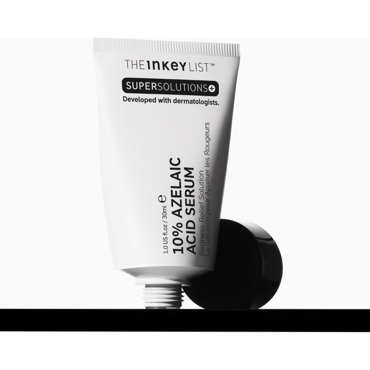 The INKEY List Azelaic Acid 10% Serum 30 ml beroligende ansiktsserum i hvit tube med svart kork og eske.