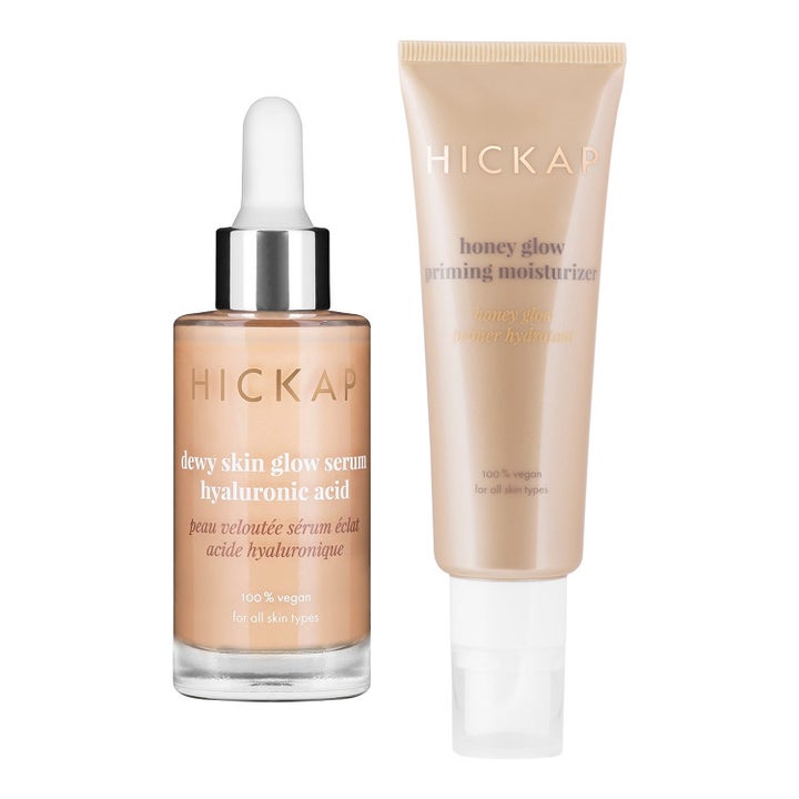 Hickap Dewy Skin Glow Serum og Honey Glow Priming Moisturizer gir fukt og glød i glassflaske med pipette og tube.