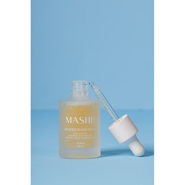 MASHH Golden Glow Serum 30 ml fuktighetsgivende ansiktsserum i frostet glassflaske med pipette