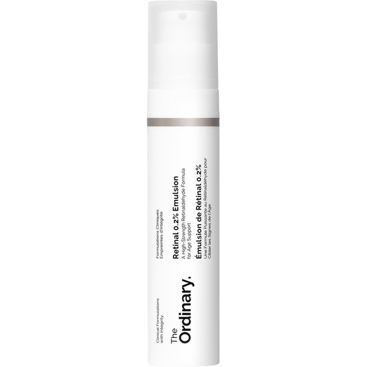 The Ordinary Retinal 0.2% Emulsion fornyende ansiktsemulsjon i hvit sylindrisk pumpeflaske med gjennomsiktig kork