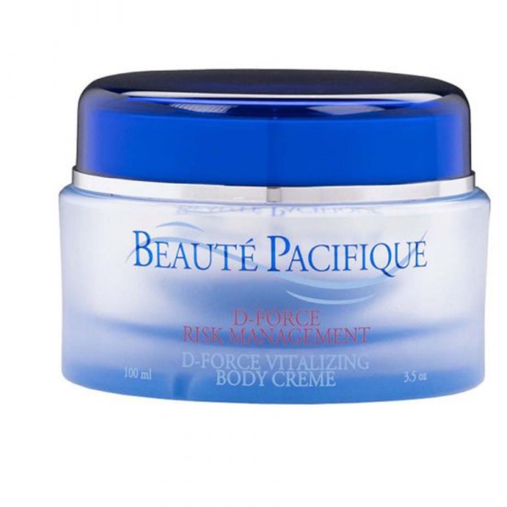 Beauté Pacifique D-Force Vitalizing Body Creme 100 ml vitaliserende kroppskrem i en frostet blå krukke med skinnende blått lokk