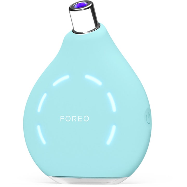 FOREO KIWI 1 stk porerenser for renere hud i lyseblå silikon med sølvmunnstykke og sirkulære LED-lys