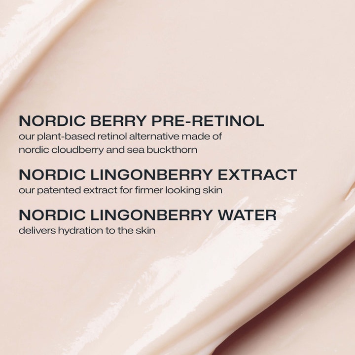 Lumene Nordic Bloom Anti-Wrinkle & Firm Day Moisturizer 50 ml kremet tekstur med pre-retinol og tyttebærvann
