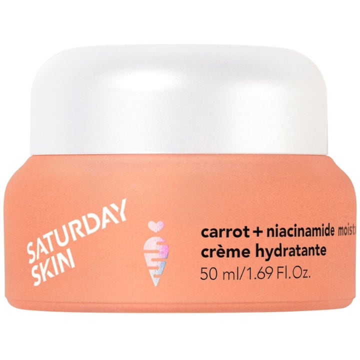Saturday Skin Carrot + Niacinamide Moisturizer 50 ml fuktighetsgivende ansiktskrem i ferskenfarget krukke med hvitt lokk