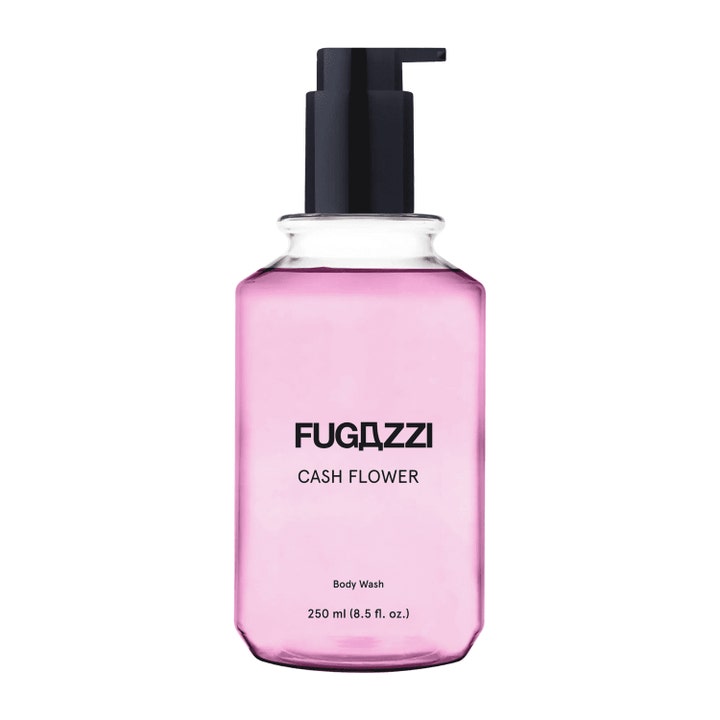 Fugazzi Cash Flower 250 ml body wash som gir ren hud i en gjennomsiktig flaske med rosa innhold og svart pumpe.