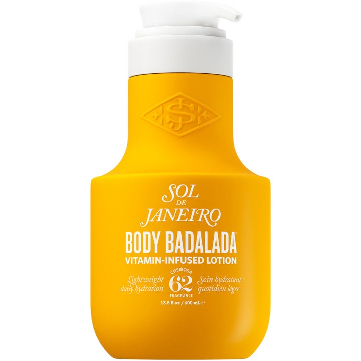 Sol de Janeiro Body Badalada 400 ml fuktighetsgivende bodylotion i gul plastflaske med hvit pumpe.
